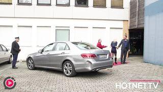 Blonde reife Frau erlebt Sofa Anal Abenteuer