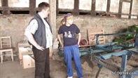 Junge Blonde lässt den dicken Landwirt in der Scheune ran